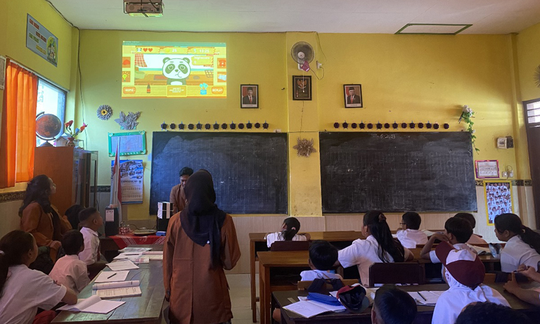 Mahasiswa TI Ciptakan Media Pembelajaran Game untuk Anak SD pada Program KKN
